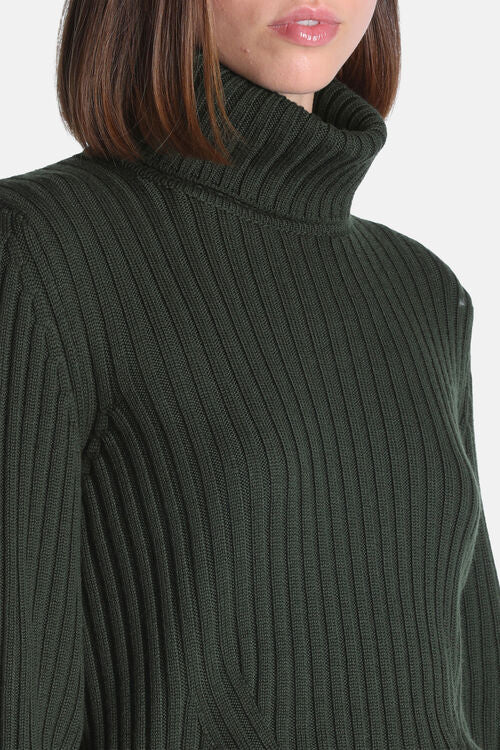 Balloon-sleeved sweater
