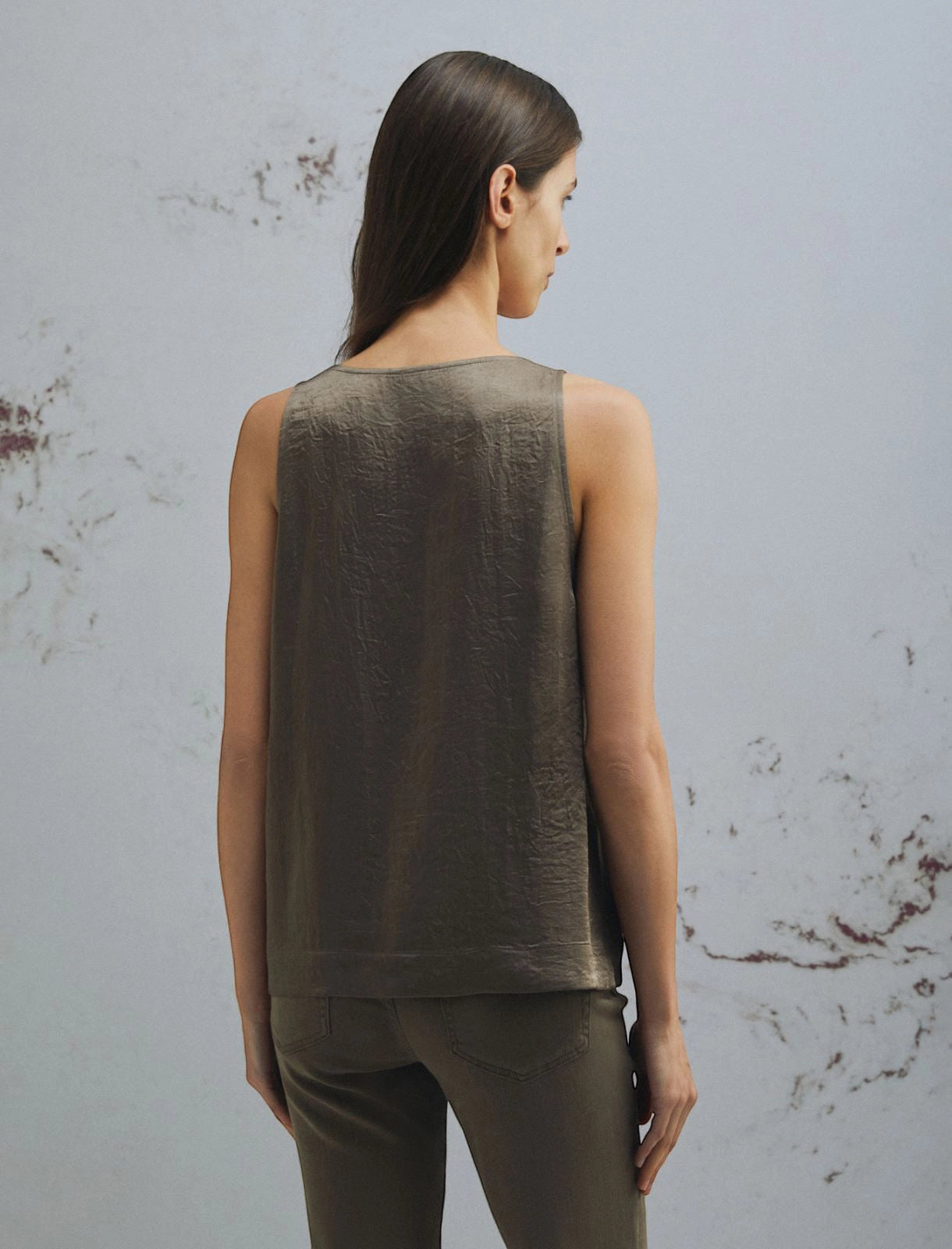 MiLA Boutique olive green crinkle twill sleeveless top with rounded neckline and side slits, worn by a model.